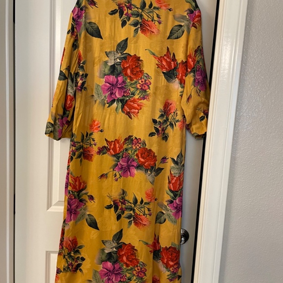 Alice + Olivia Yellow and Red Floral Robe Intimates & Sleepwear - Picture 2 of 8